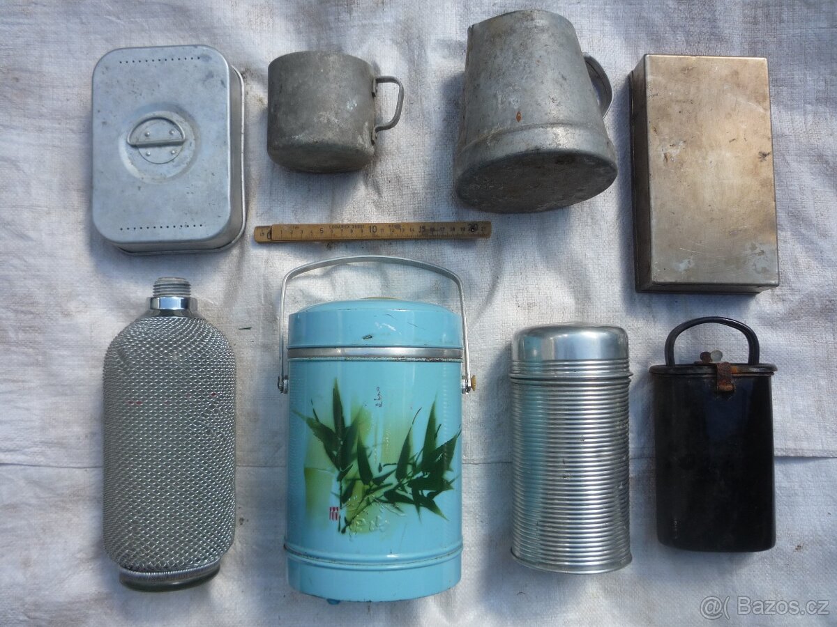 prodám vánoční stojany, různé staré kuchyňské vybavení. - 9