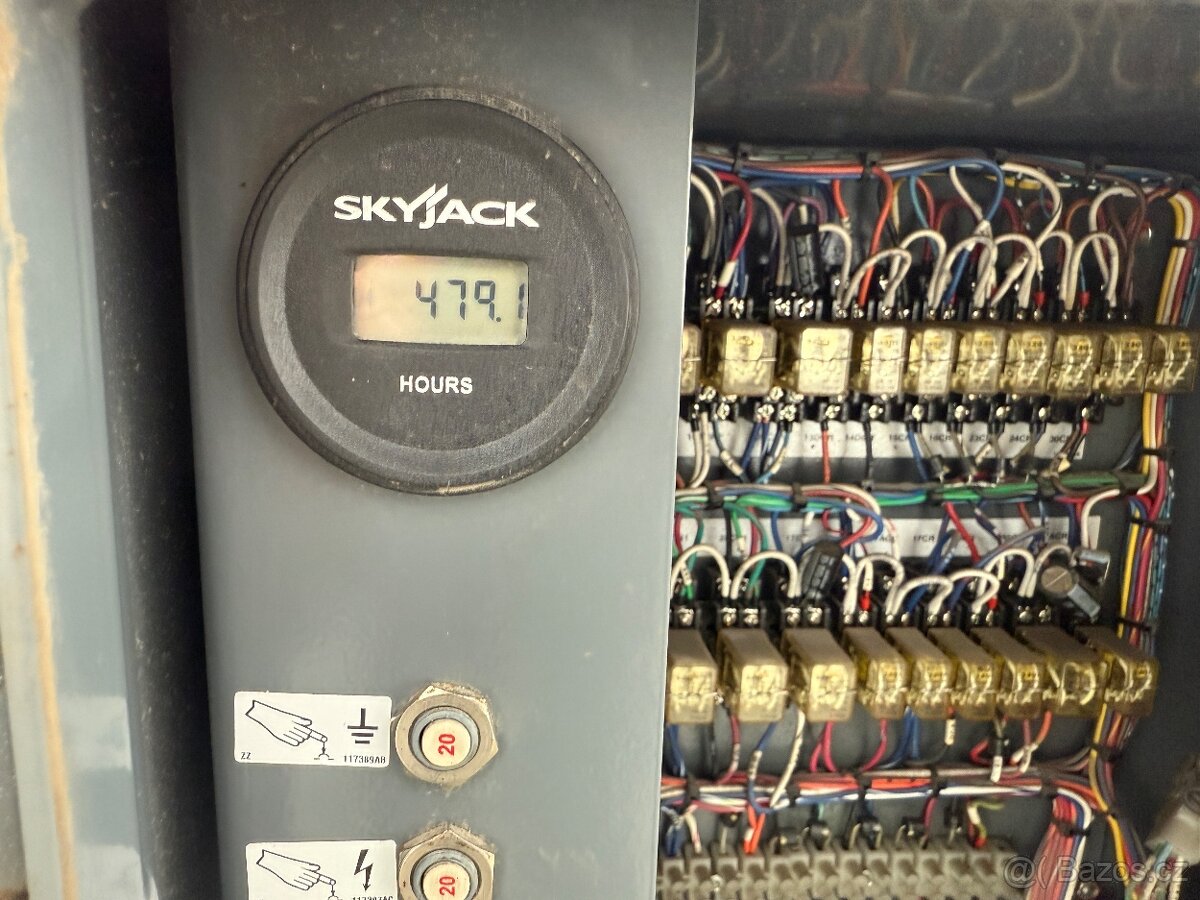 Terénní Nůžková Plošina Skyjack SJ-8831 | r. 2017 | 480 mth - 9