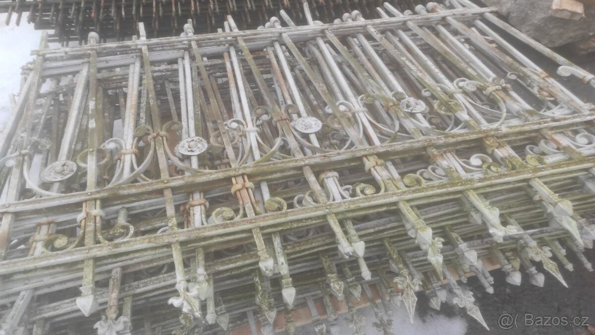 Starý železný plot, plotové dílce, 21 bm - 9