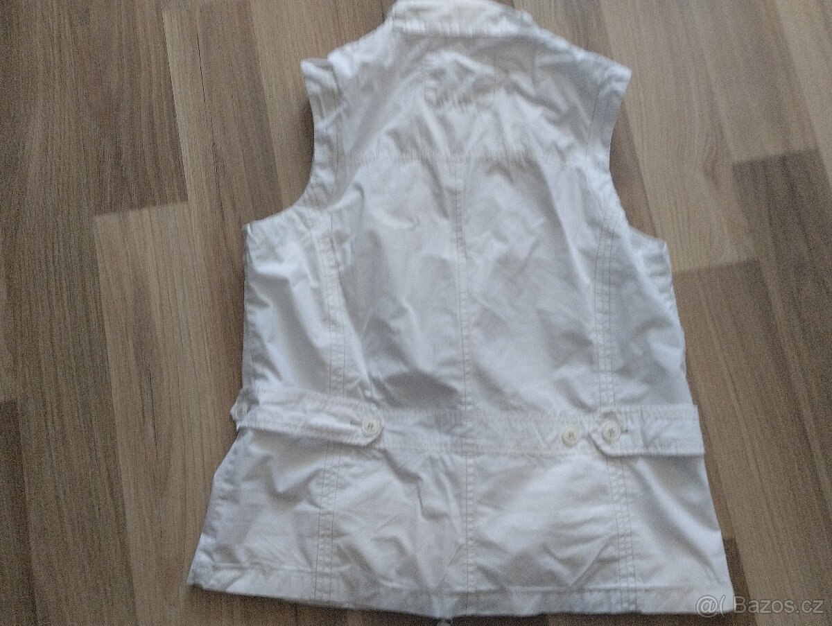 Bílá vesta - 9