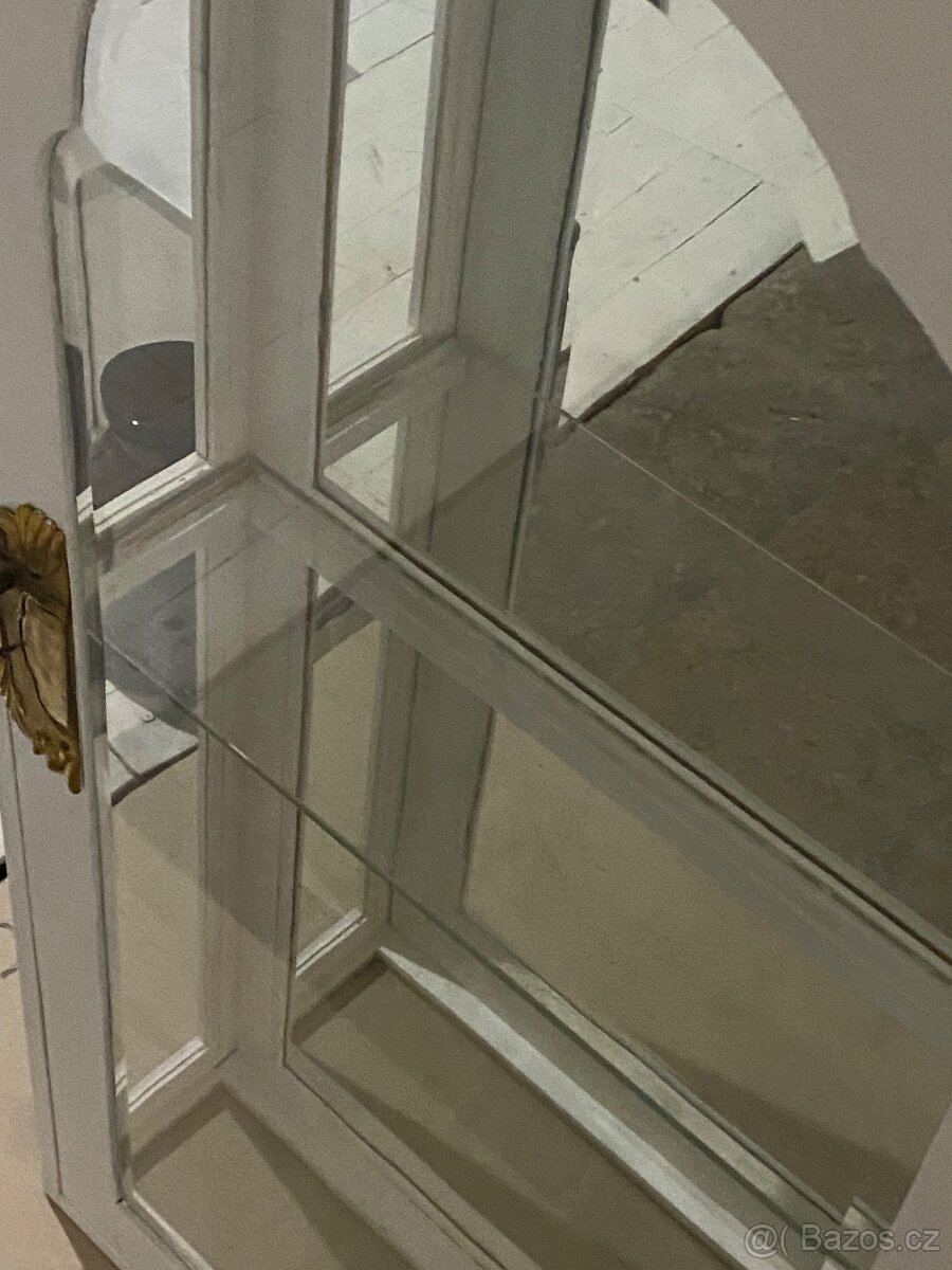 Umělecká závěsná vitrína s historickým fazetovým sklem - 9