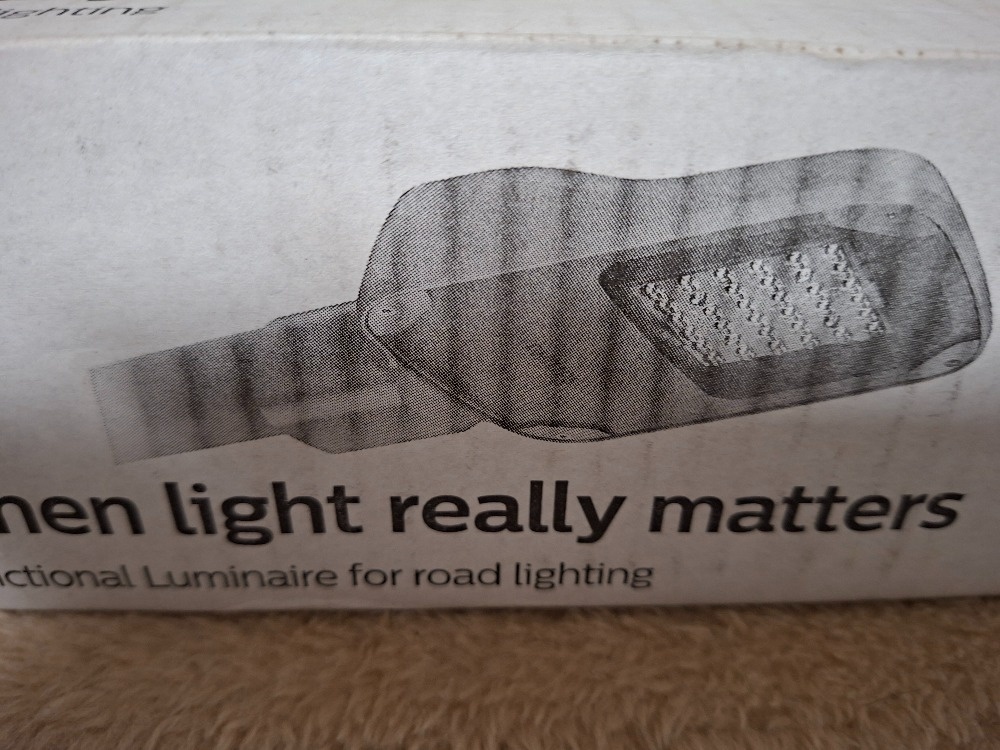 POULIČNÍ LED OSVĚTLENÍ PHILIPS CORELINE MALAGA - 9