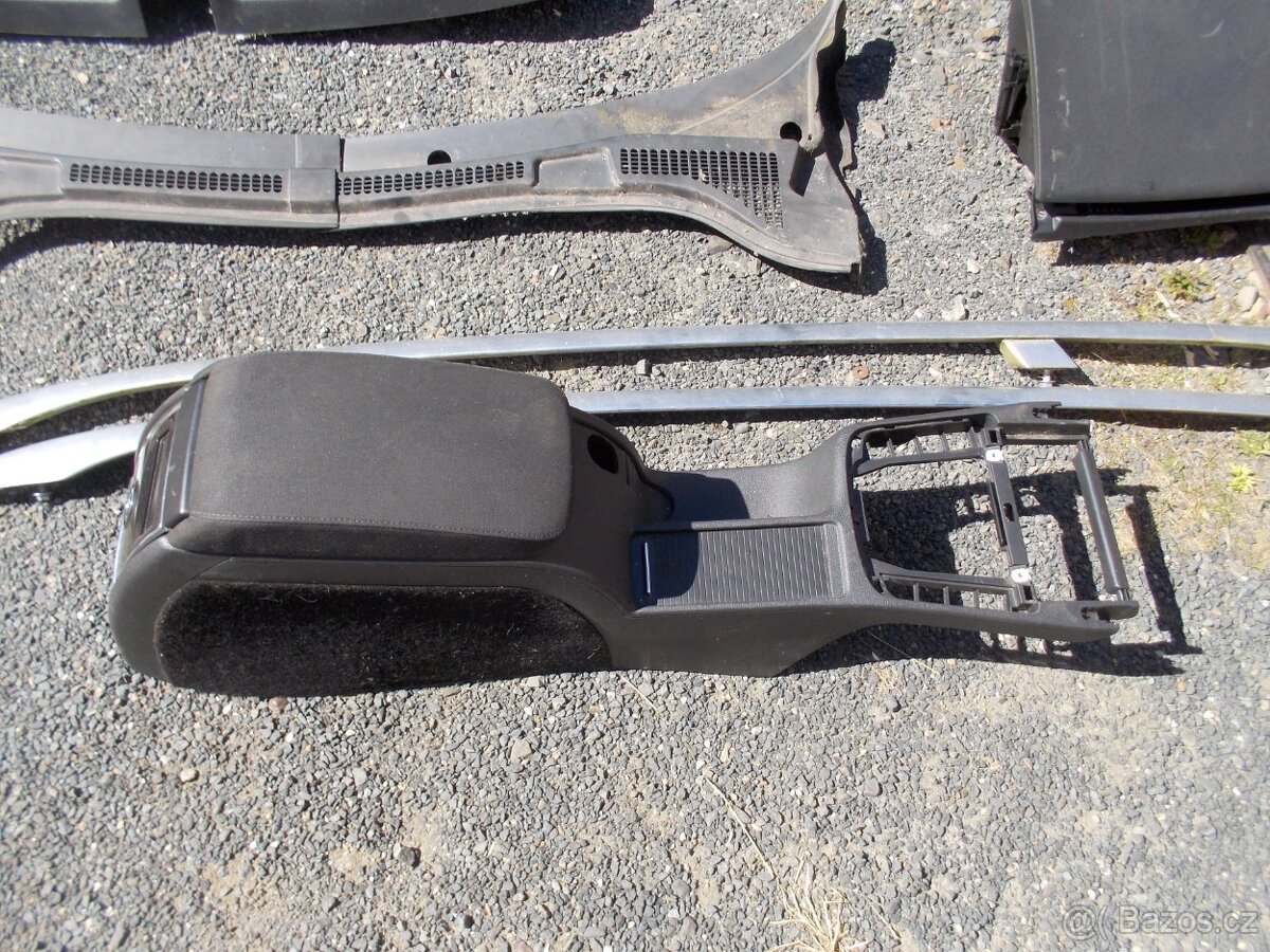 Díly interiéru Škoda Superb II kombi - 9