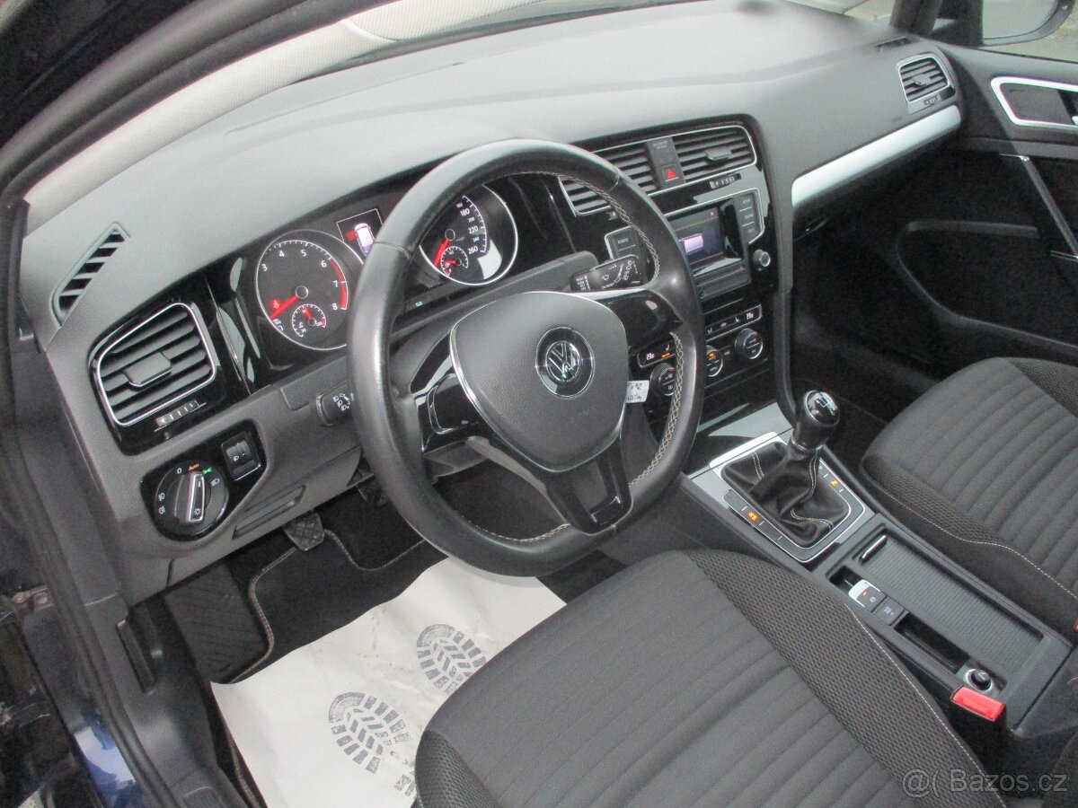 VW Golf VII kombi 1.2TSi 81kW VÝHŘEV 6st.MAN 2015 - 9