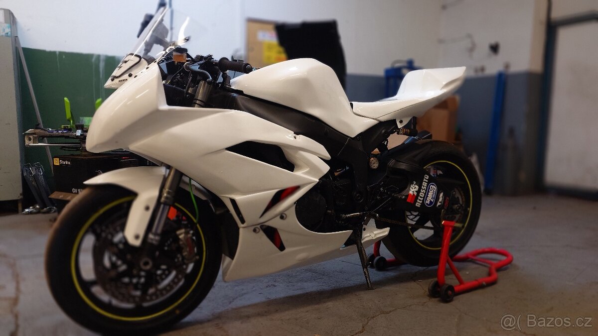 Kawasaki zx6r 2010 - 9