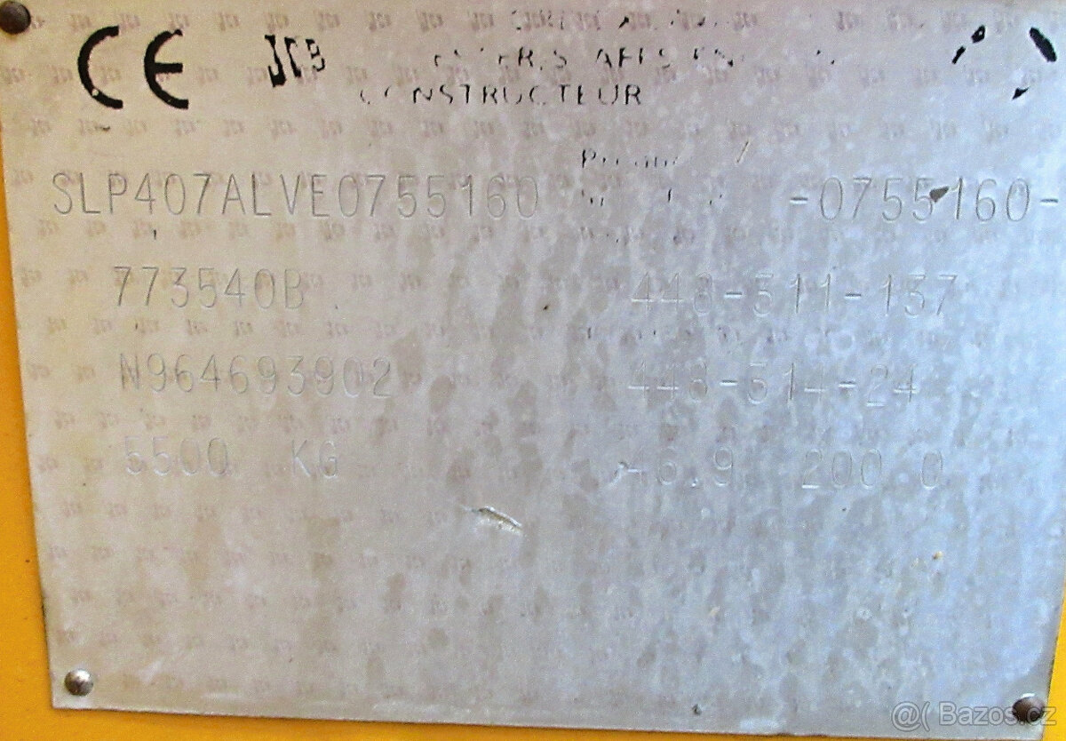 Kolový nakladač JCB 407 - 9