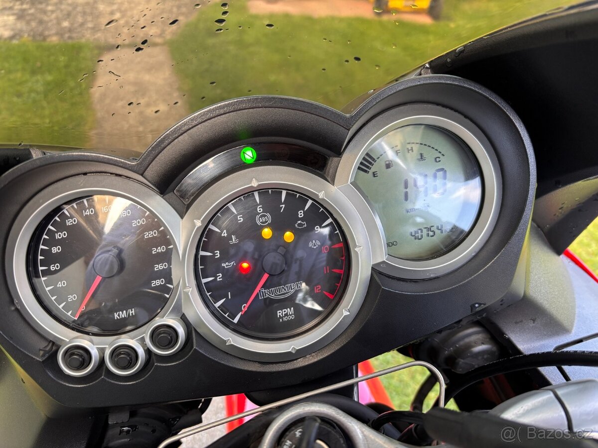 Triumph Sprint ST 1050 - 9