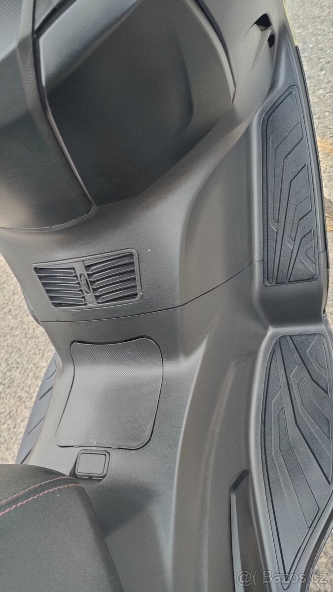 SYM GTS 300 i ABS - 9