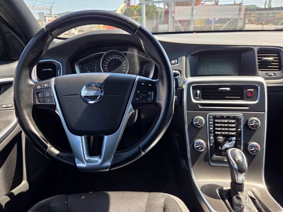 Volvo V60 2.0 D4- 120kw- NAVIGACE- A/C- SUPER - 9