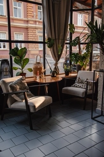 PŘENECHÁNÍ ZAVEDENÉ A PLNĚ VYBAVENÉ KAVÁRNY – DĚČÍN - 9