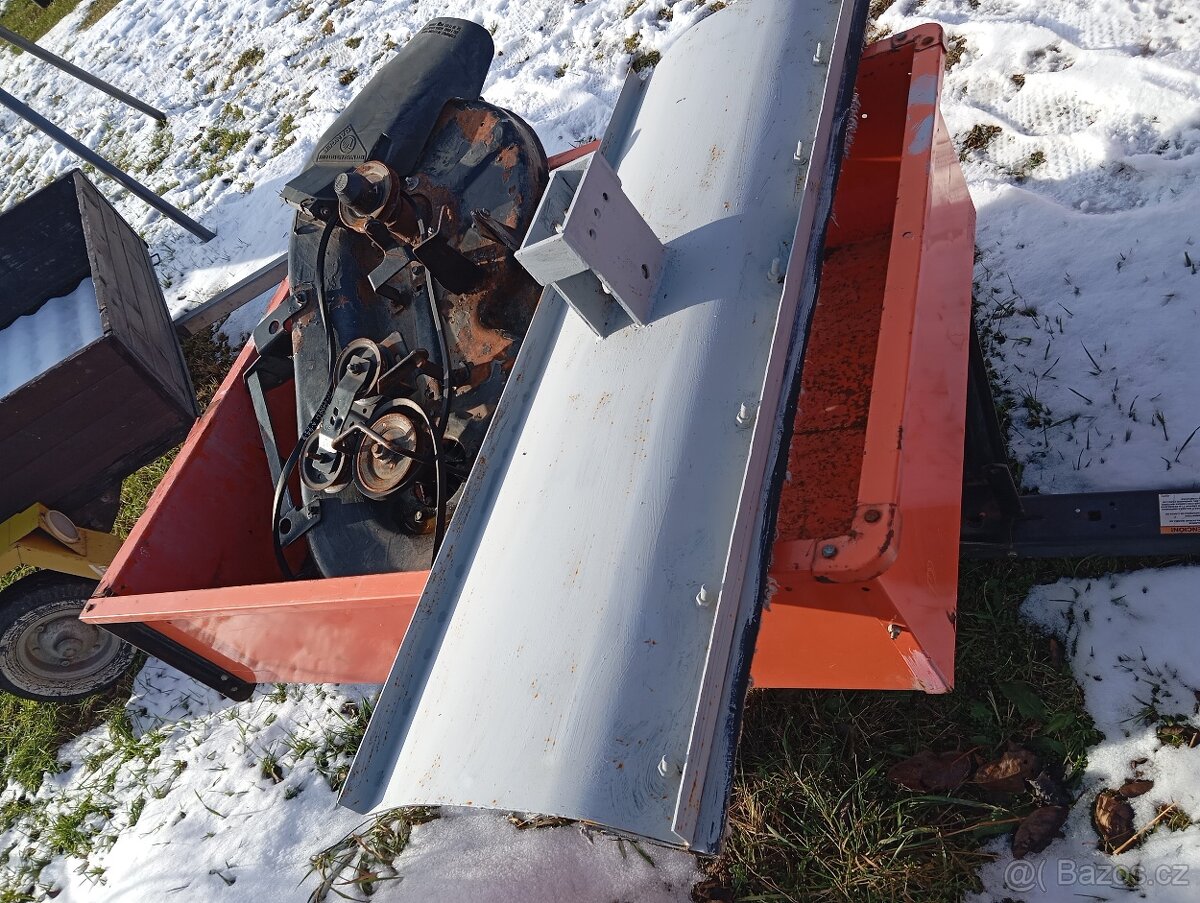 Zahradní traktůrek Husqvarna LT 151 se sněžnou radlicí, sány - 9
