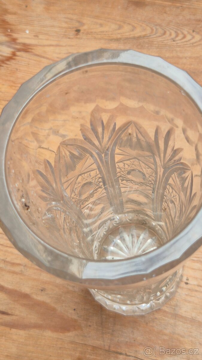 Retro krásná dobrušovaná váza ,20 cm výška.97 dkg váha - 9