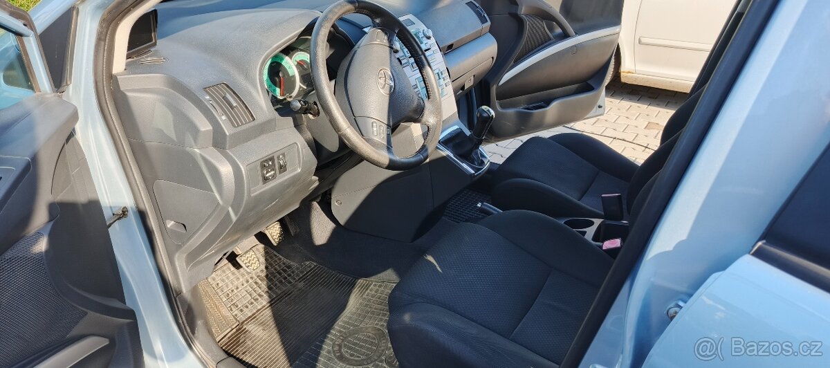 Toyota Corolla Verso, 2.2 D-4D 100kw, 7 míst - 9