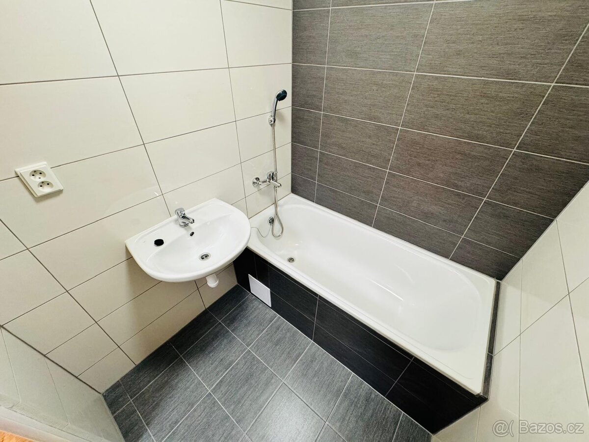 (380) Pronájem, byt 3+1, 69 m, Františka Malíka 988/53, Most - 9