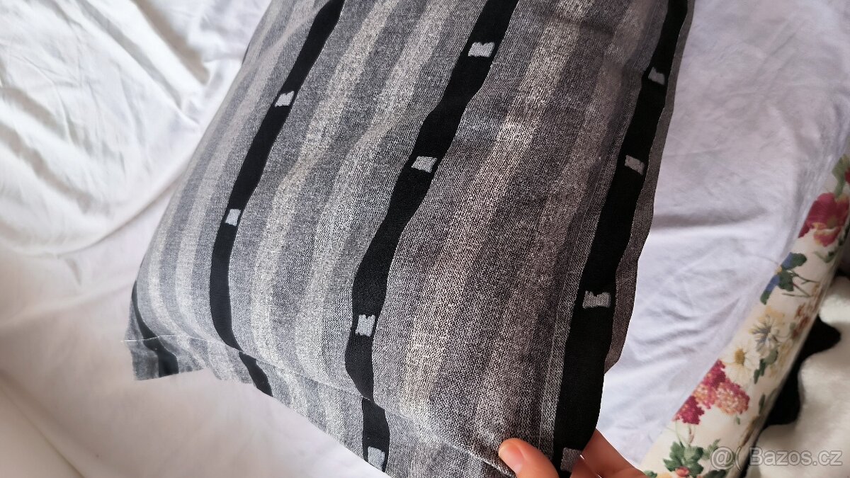 Ruzne dekoracni polstare foto uvnitř - 9