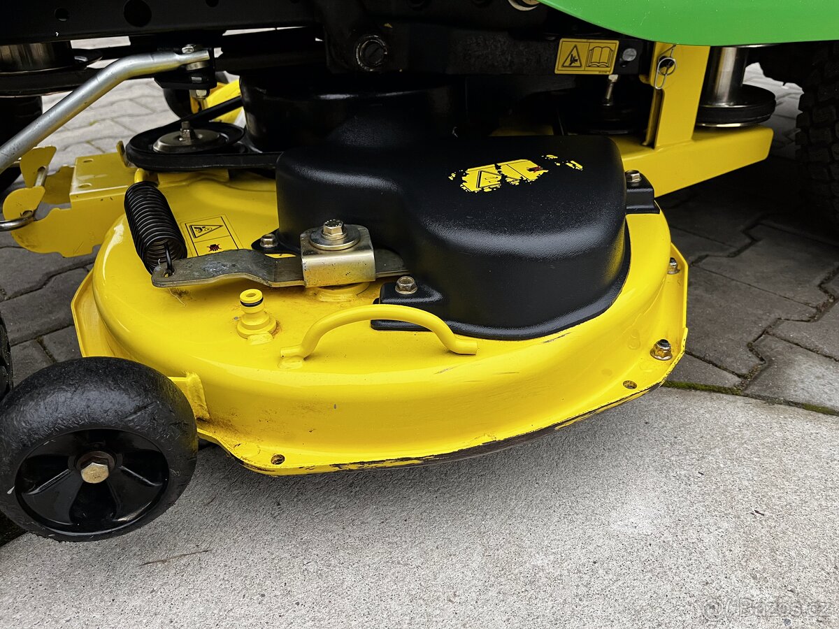 Zahradní traktor John Deere X300R - 9