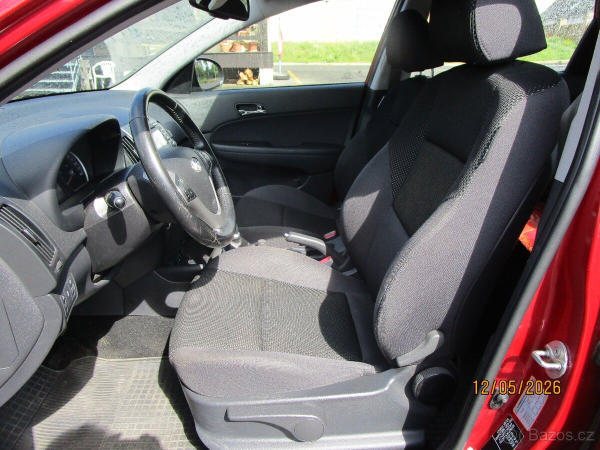 Hyundai i30 SW 1,4 benzín 80kw - 9