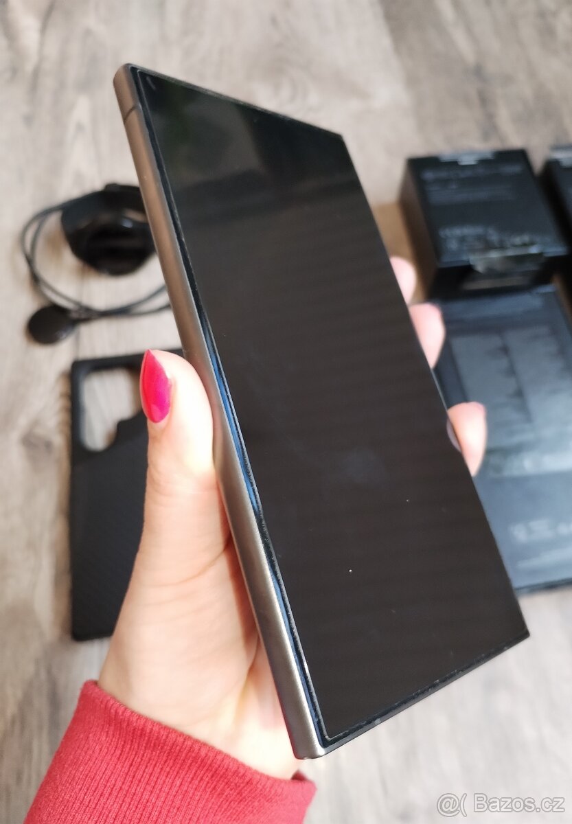 Samsung Galaxy S24 Ultra černý - 9