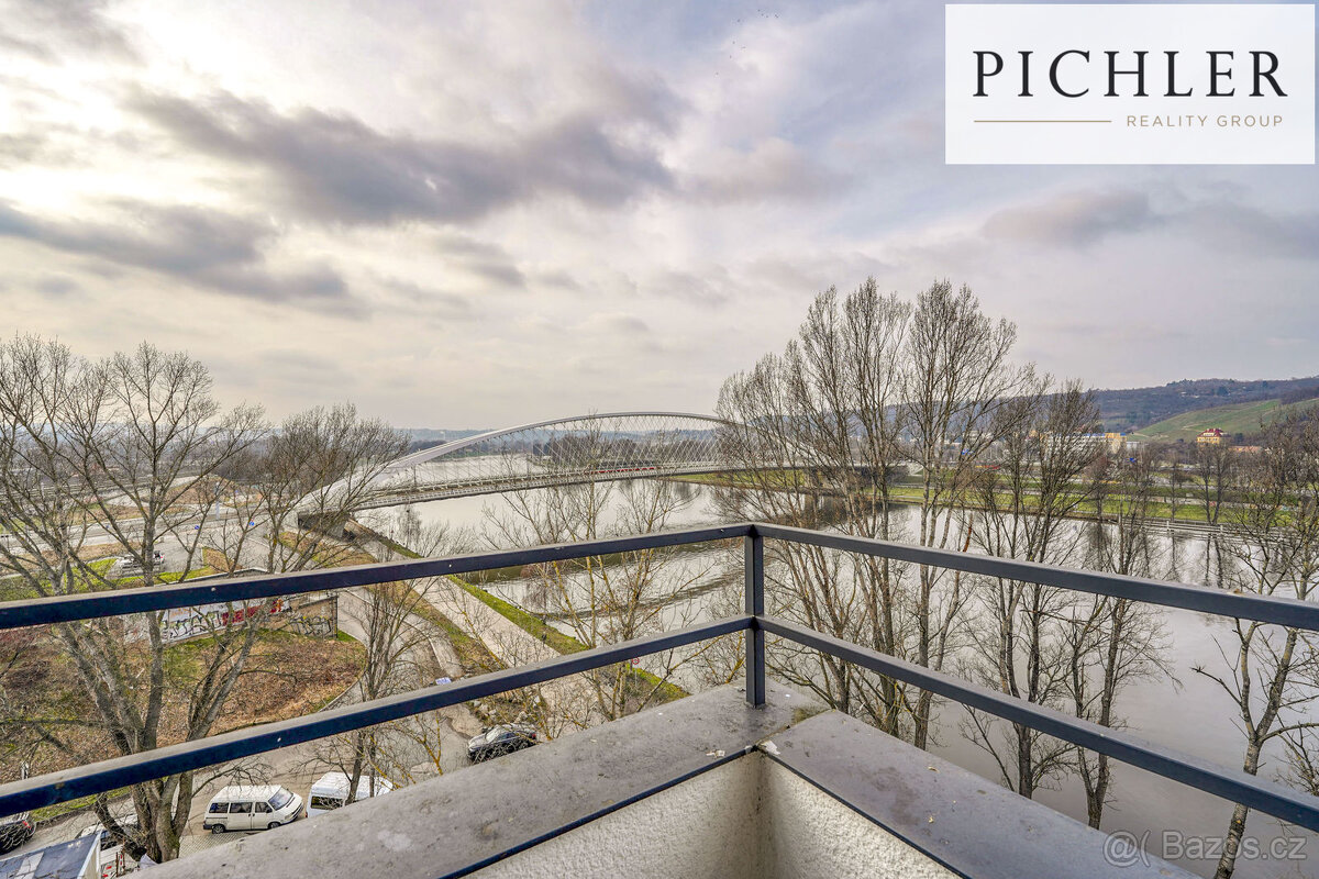 Pronájem Kanceláře 96,7 m2, Partyzánská, Praha 8 - 9