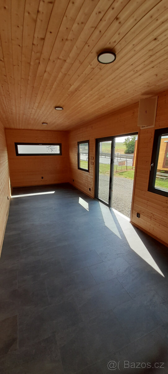 Prodám Tento Tinny-Maringotka Délka 8 metru - 9