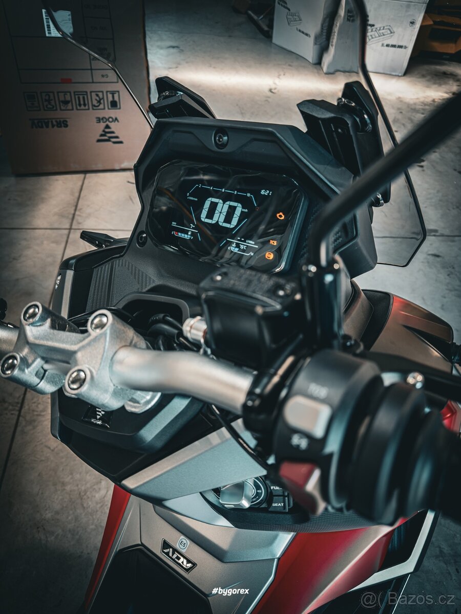 Skútr Voge SR1 125i ADV Červený - nový, záruka 4 roky - 9