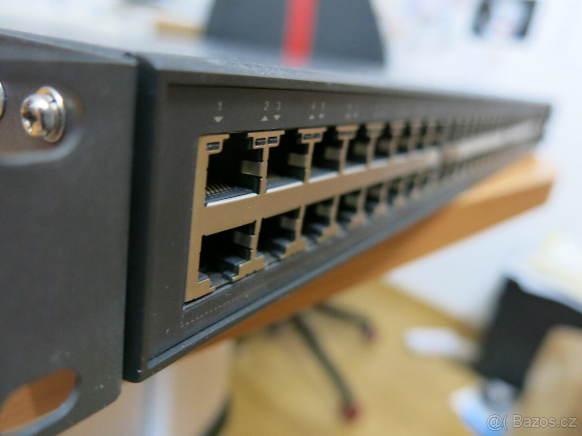 prodám plně řiditelný switch TP-Link SL3452 gui/CLI 52 portů - 9
