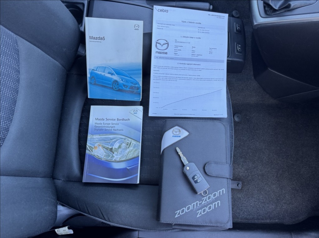 Prodáme Mazda 5 1,8 i,16V,85kW,7 míst - 9