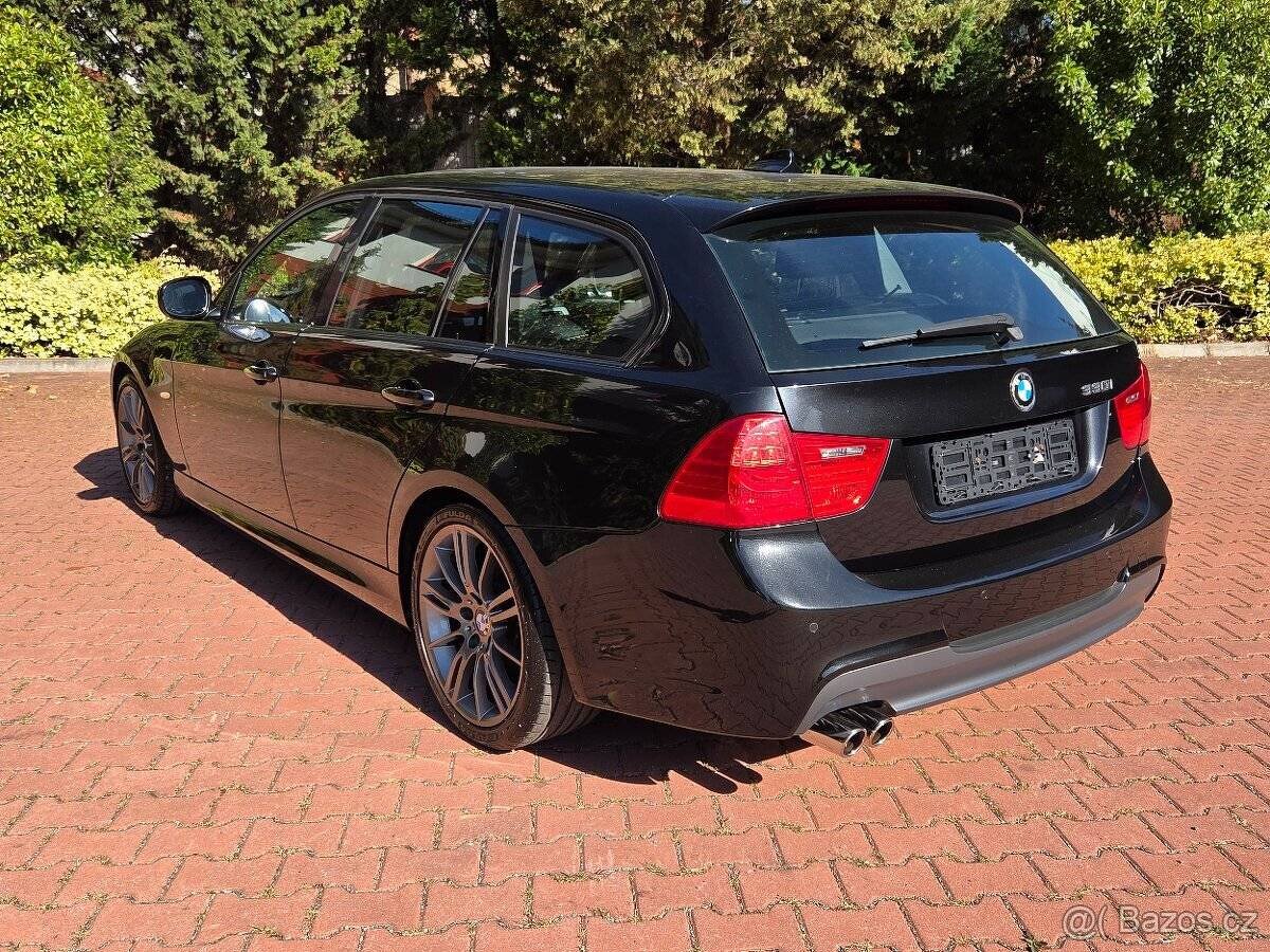 BMW 330i 200kw 6st. Manuál, M-paket,2011,panorama,navi - 9