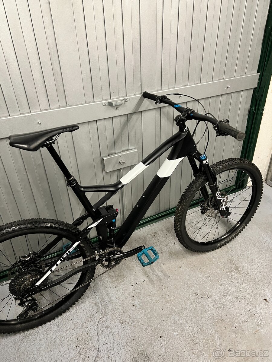 Trailové karbonové kolo Cube Stereo 140 HPC SL 27.5 - 9