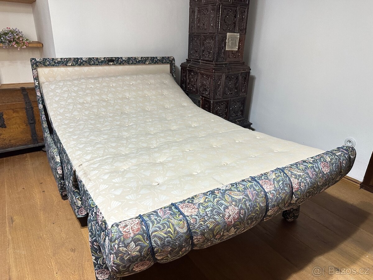 Starožitné sofa, rozkládací, nový potah. - 9