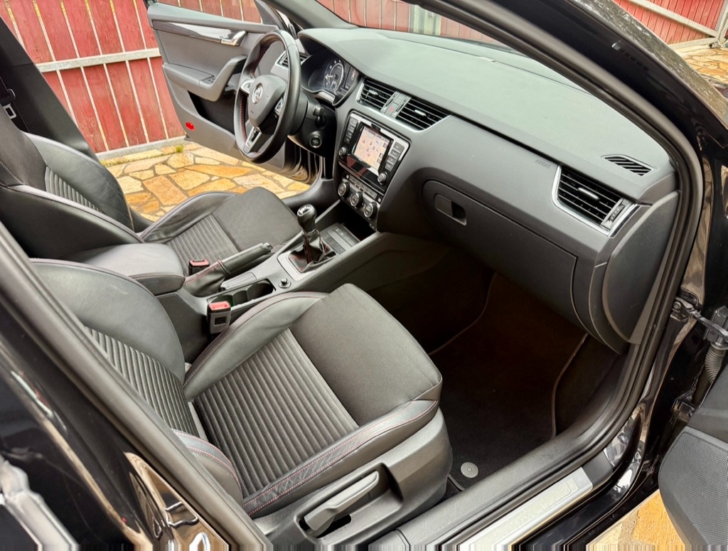 Škoda Octavia, 2.0 TSI 162 KW RS KEY-LESS - 9