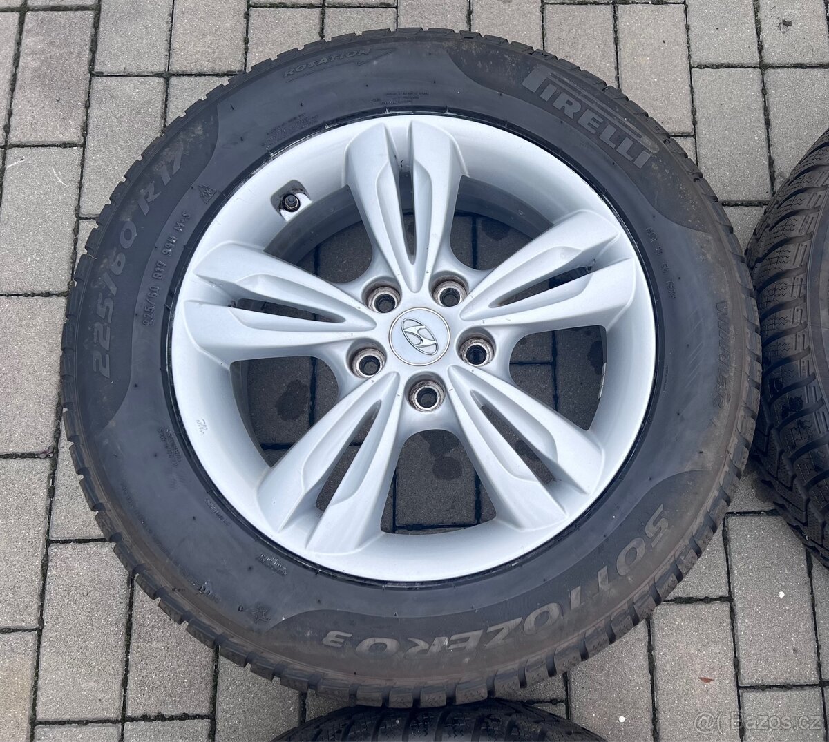 Hyundai Tucson, i35 - 17" alu + zimní 225/60 Pirelli 7-8mm - 9