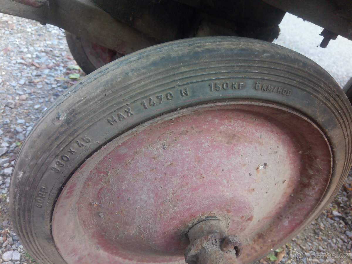 Starý dřevěný malý vozík - kárka. - 9