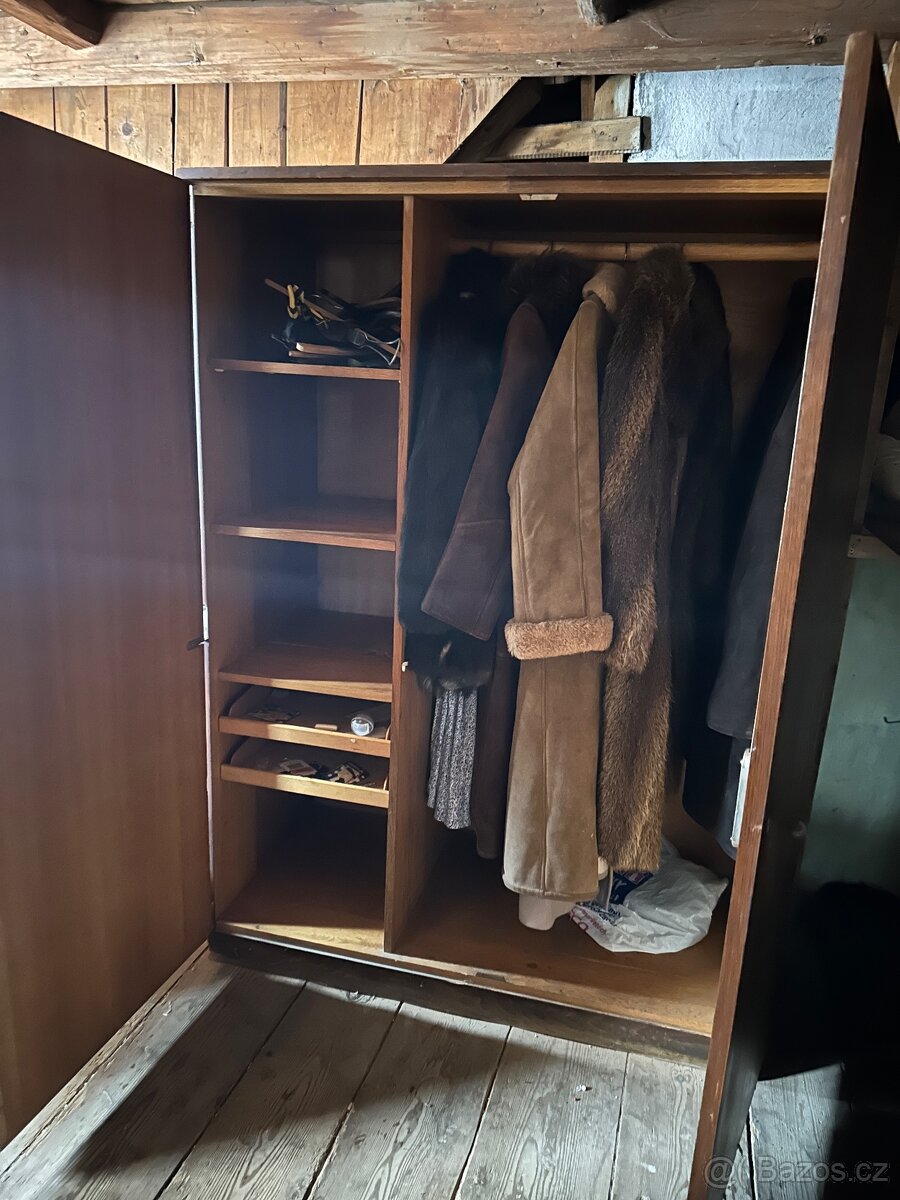 Starožitný nábytek - 9