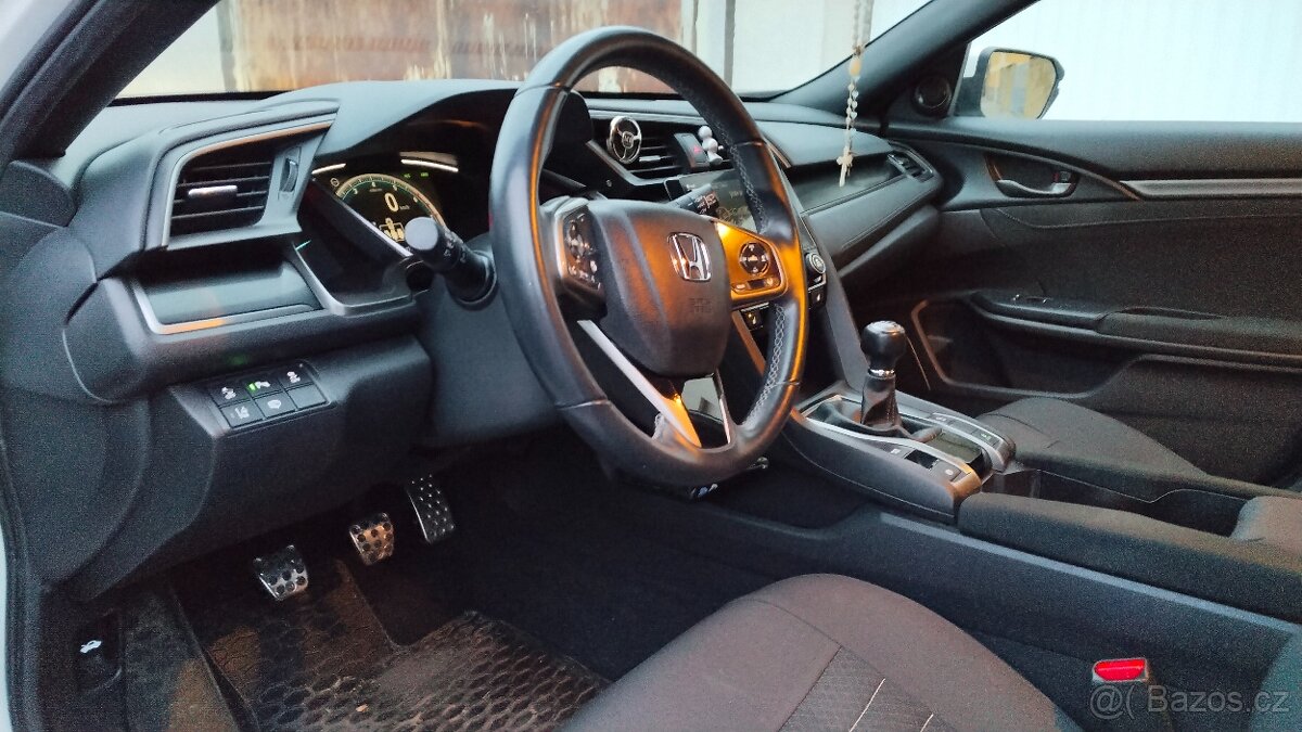 Prodám Honda Civic,, výbava Elegance, 2021 - 9