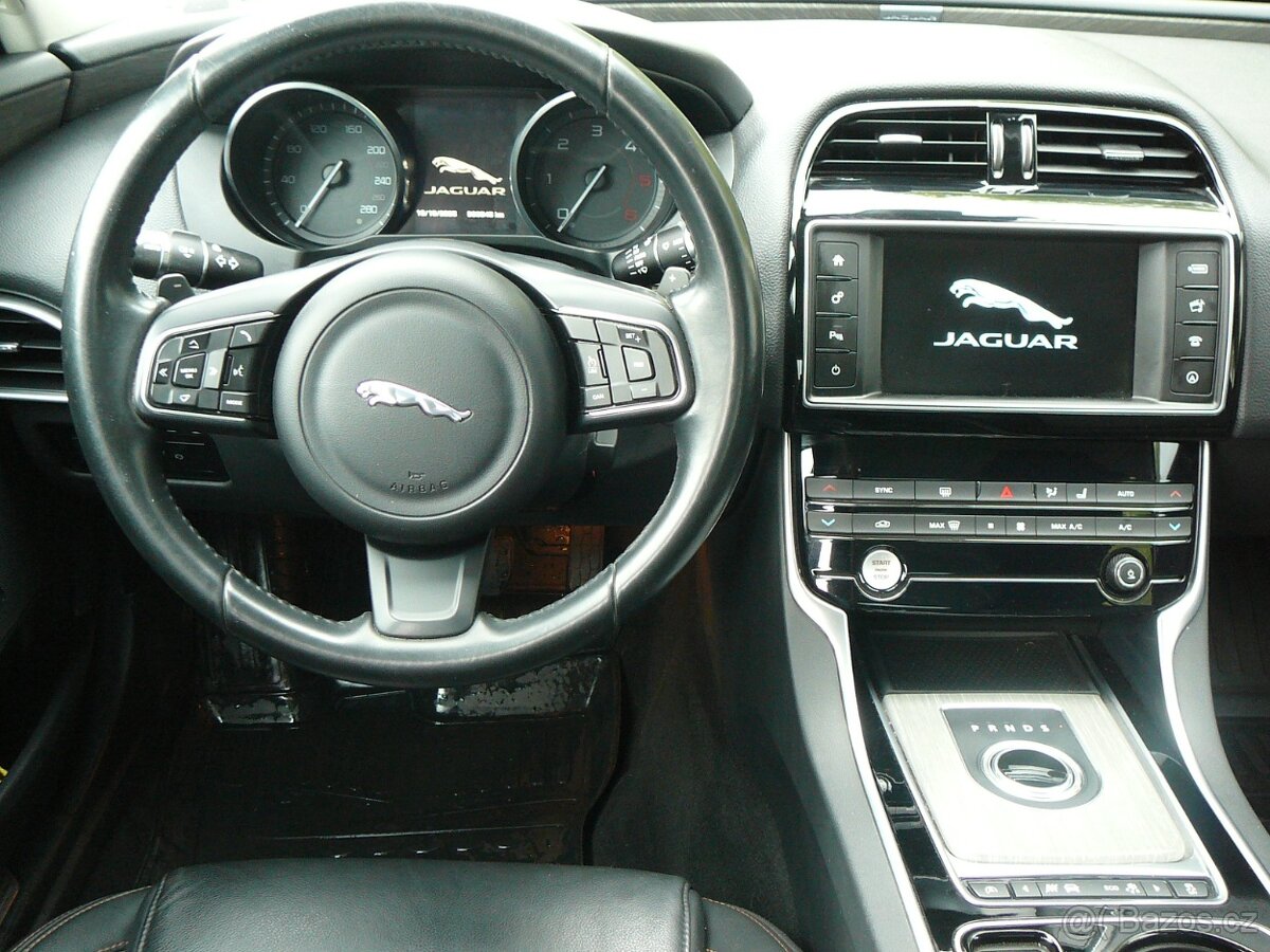 Jaguar XE 2.0D 132kW - 9