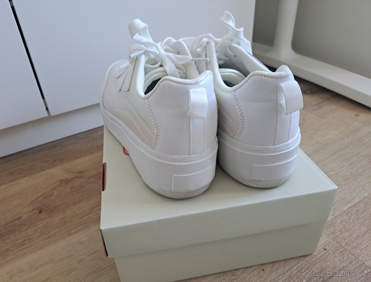 Bílé tenisky s efektem - 9