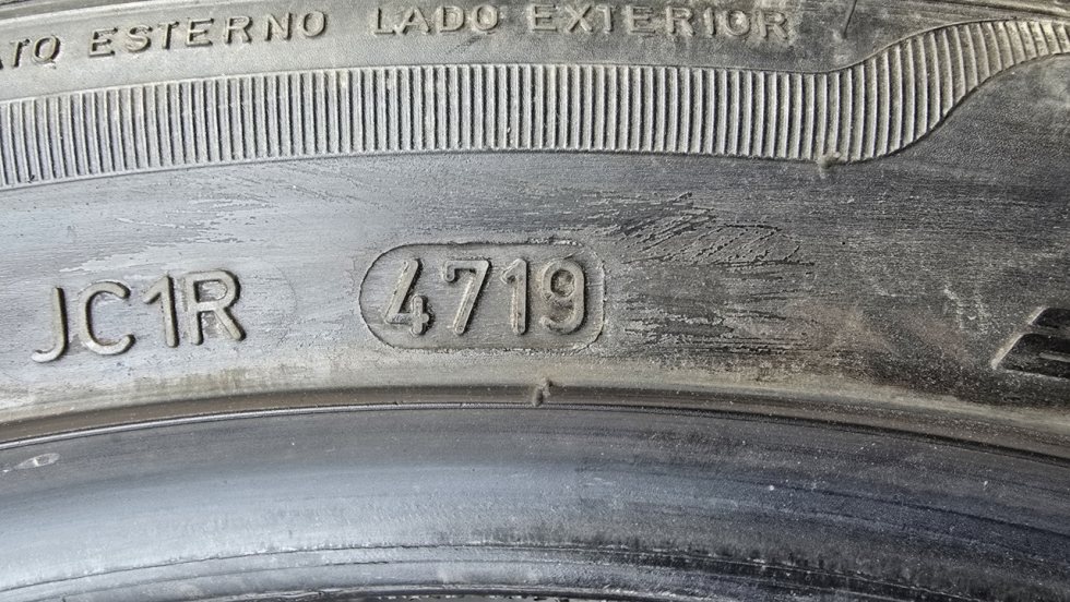 Letní pneu 255/40/20 Good Year - 9