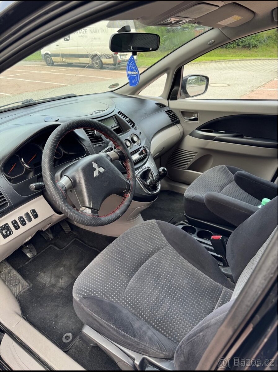 Mitsubishi Grandis - 9