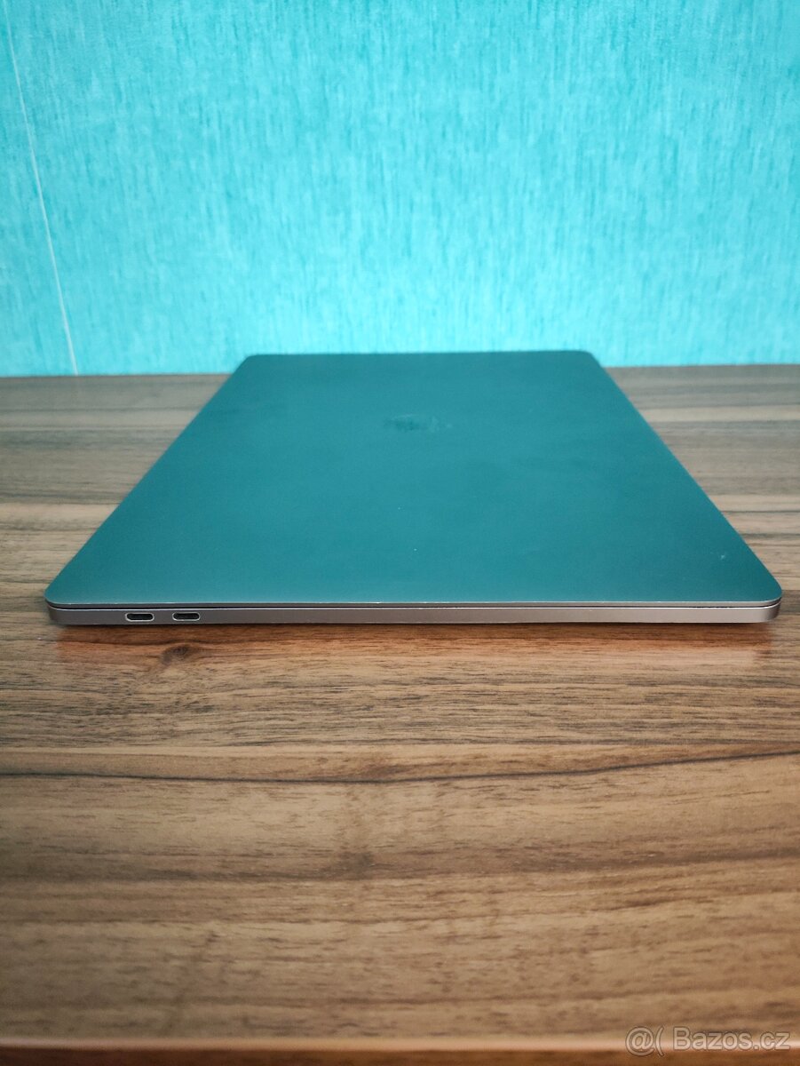 MacBook Pro 15.4" 2017 | i7 • 16GB • 256GB - 9