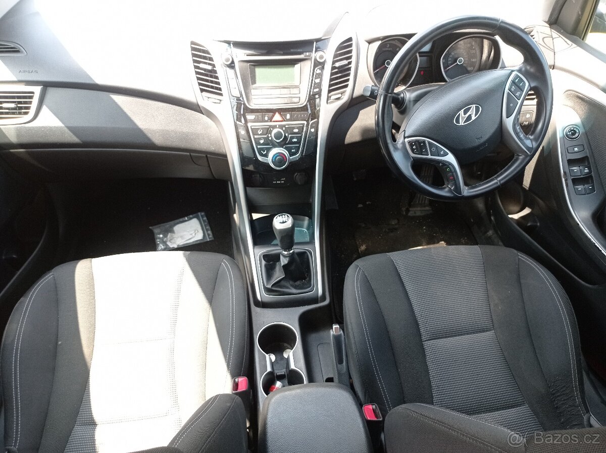 Hyundai i30 1.6 CRDi blue drive active náhradní díly - 9