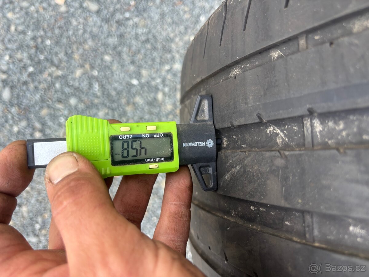 Letní pneu 235/35/19 - 9