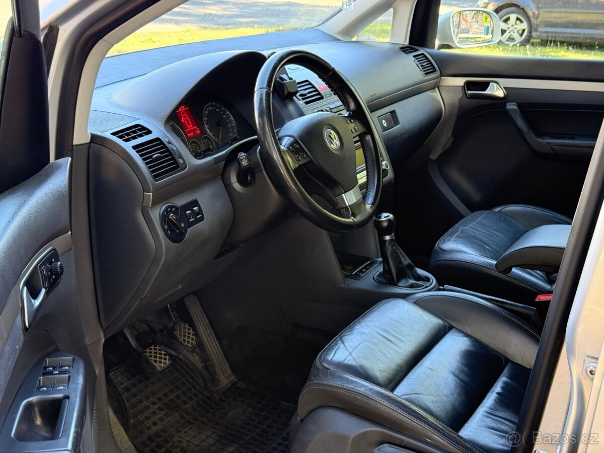 VOLKSWAGEN TOURAN Cross - 9