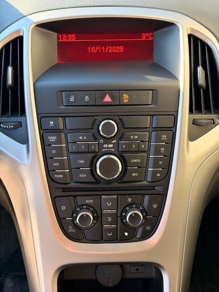 OPEL ASTRA 1.4i 74kW 7/2010 ALU, Klima, Původ ČR, L/Z kola - 9