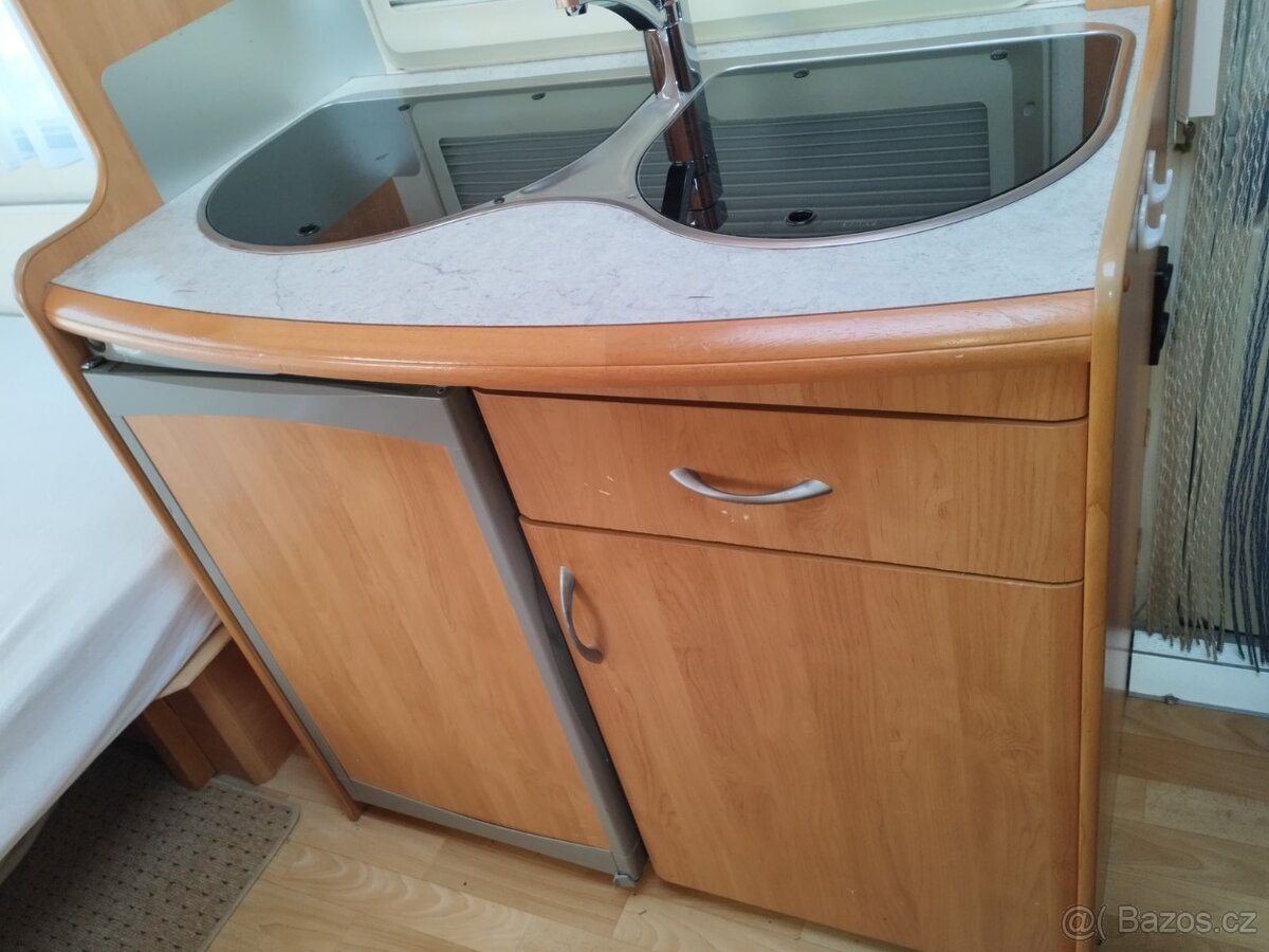 HOBBY 400SF č.740 pro 4. 1150 kg. Bojler. 100km/h. Rok 2002 - 9