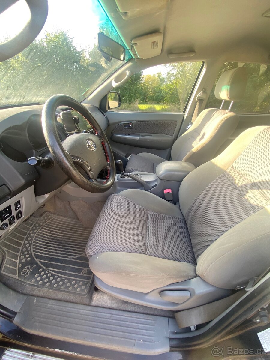 Toyota hilux 3.0 - 9