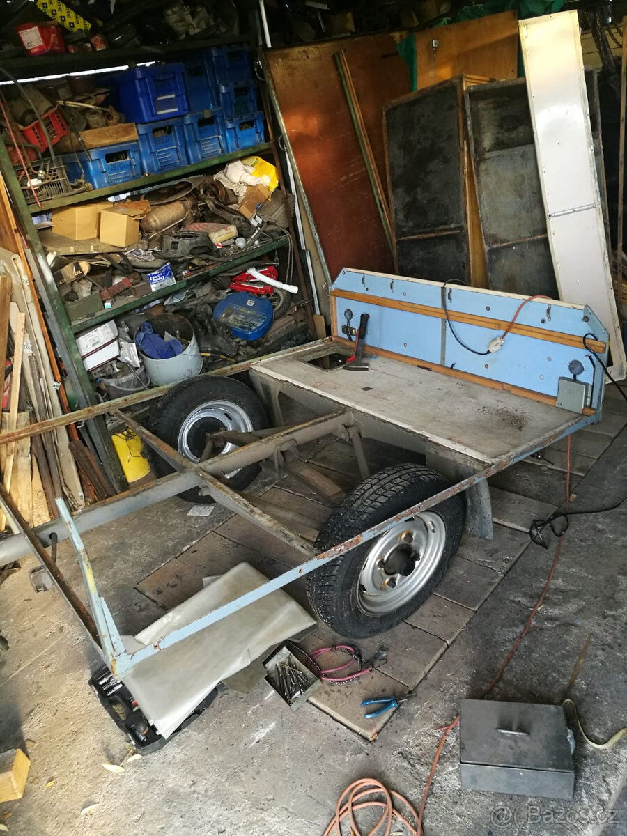 Prodám kempovací vozík DDR - 9