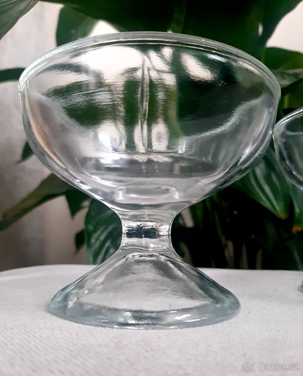 Skleněné poháry, misky, sklenice na kávu a jiné.. - 9