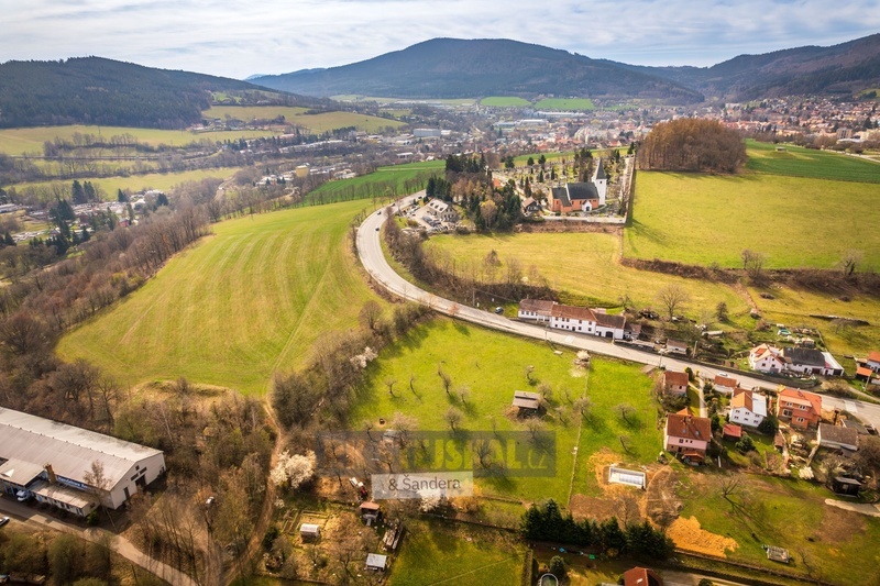 Prodej velice prostorného pozemku pro bydlení, 2 109 m2, v a - 9