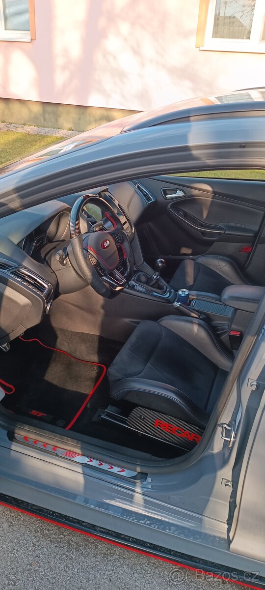 Ford focus st mk3 2.0 tdci plná výbava - 9